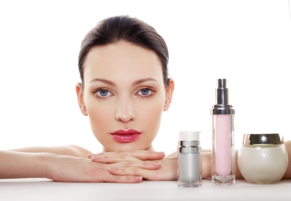 Sử dụng mỹ phẩm không chứa dầu-cách chăm sóc da mặt nhờn và lỗ chân lông to