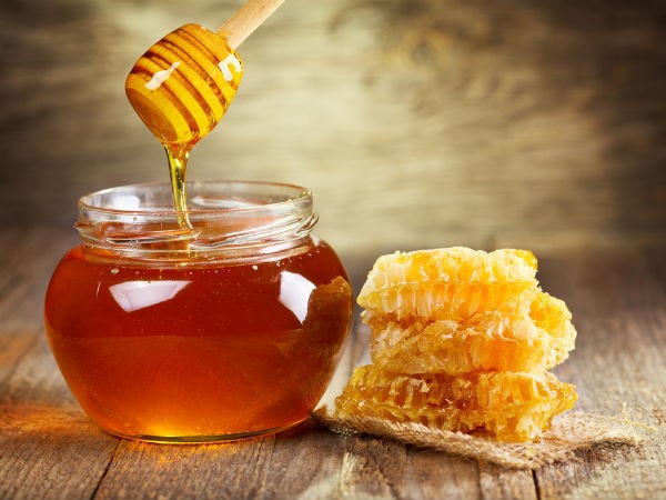 Sử dụng mật ong-cách chăm sóc da mặt nhờn và lỗ chân lông to
