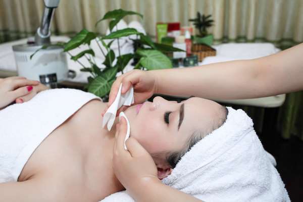 Rửa mặt-Các bước chăm sóc da tại spa